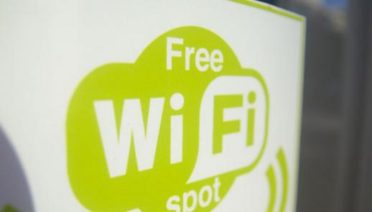 La oferta de WiFi en un negocio o local cada vez es más demandada por los clientes. Te ensañamos cómo utilizarlo para evitar que se queden durante horas.