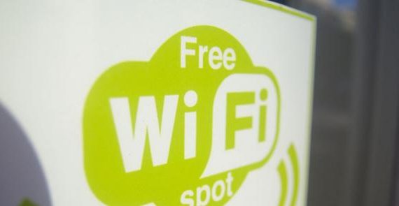La oferta de WiFi en un negocio o local cada vez es más demandada por los clientes. Te ensañamos cómo utilizarlo para evitar que se queden durante horas.